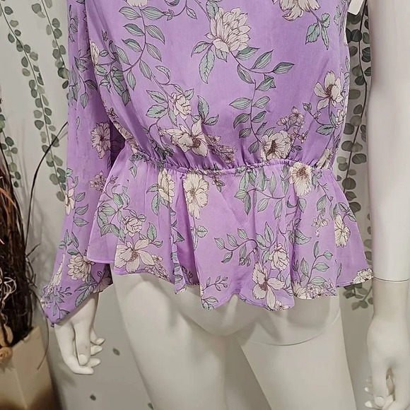 NWOT VICI FLORAL PRINT ONE SHOULDER PEPLUM TOP IN PURPLE MULTI Sz L - Picture 5 of 13